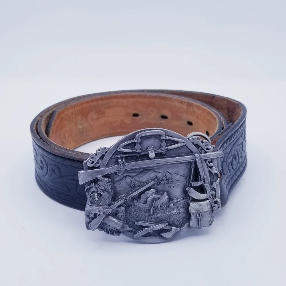 Justin Cowhide Belt with Siskiyou Pewter Vintage 1984 Fur Trapper Belt Buckle